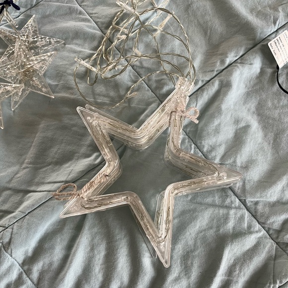 Star Curtain Lights 2 sections of 9’ 8 different settings Fully Working! - Picture 7 of 10